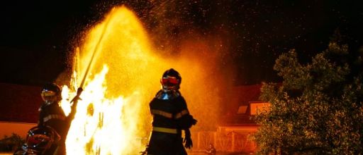 Incendies : l’AMF lance la mobilisation générale des maires pour soutenir les communes sinistrées